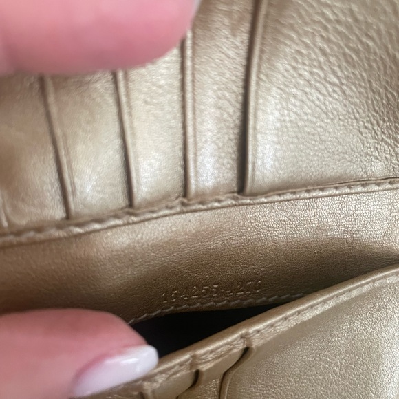 Gold Gucci bifold wallet ⭐️ - Picture 10 of 10